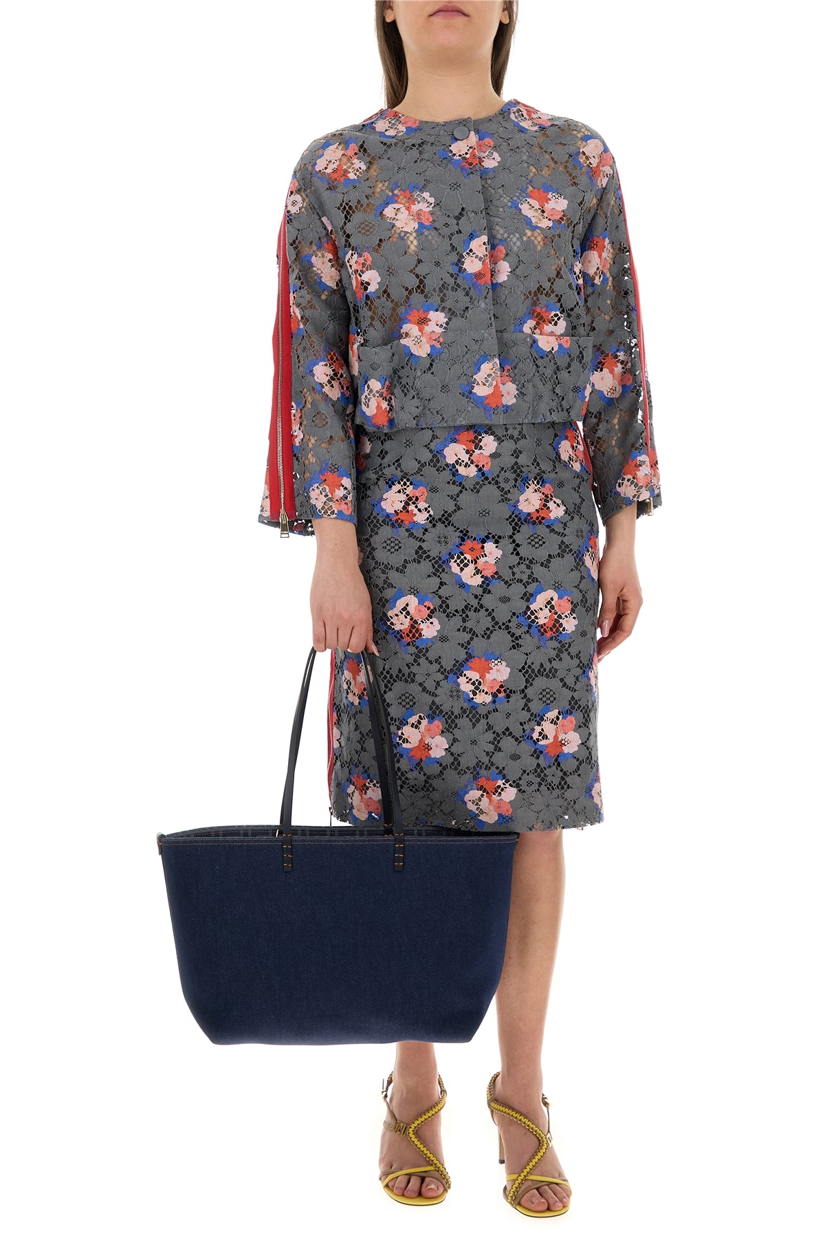 2000018425589-2000018430729-2000018430767